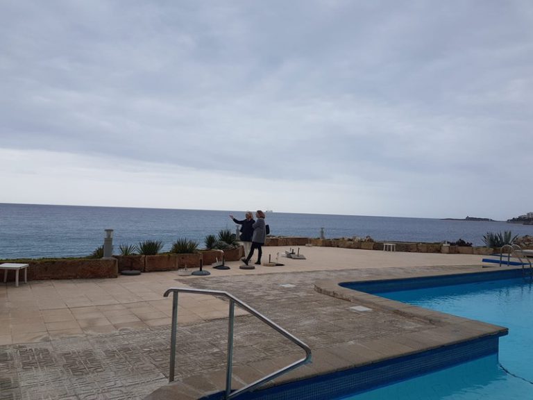 23014 Poolterrasse