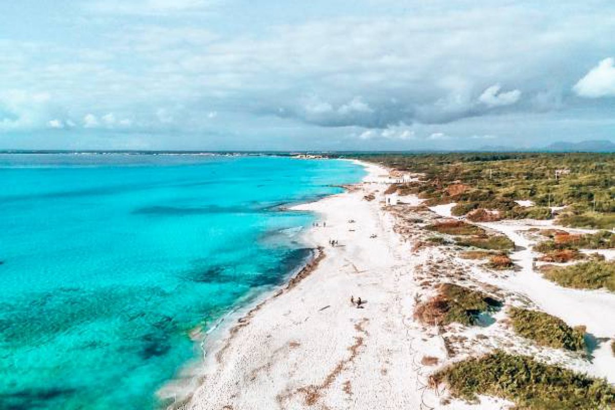 Drohnenaufnahme von Playa Es Trenc